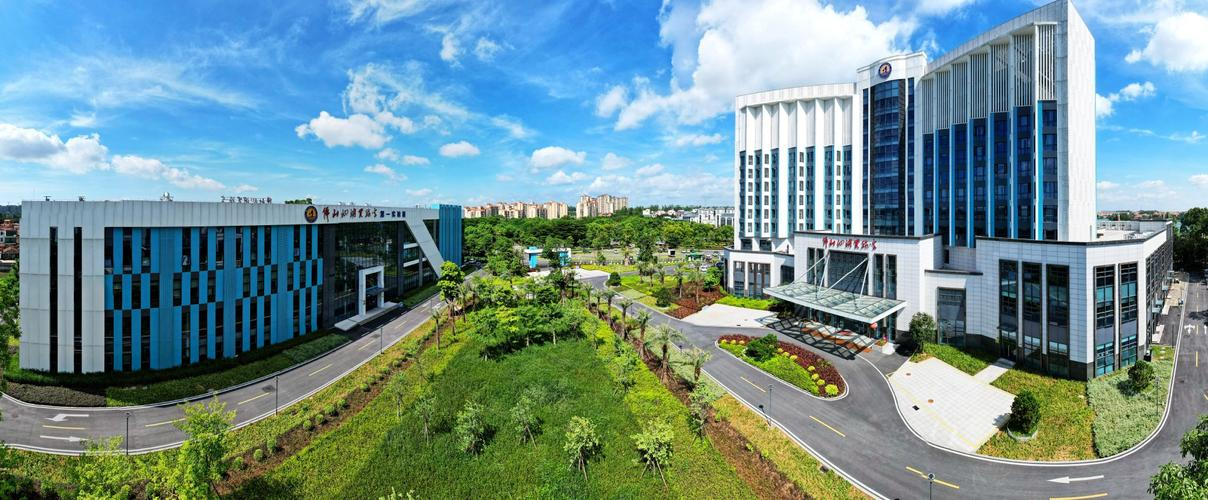 武汉理工大学原校长、中国建筑材料科学研究总院原院长欧阳世翕教授在佛山仙湖实验室（国家能源重点实验室）会见群益投资（广州）股份有限公司何家玉董事长